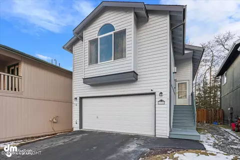 8920 Meadow Park Cir, Eagle River, AK 99577