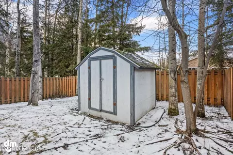 8920 Meadow Park Cir, Eagle River, AK 99577 photo 32