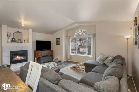 8920 Meadow Park Cir, Eagle River, AK 99577 photo 9
