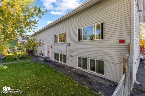 403 Irwin St, Anchorage, AK 99508 photo 5