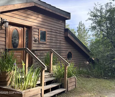 944 Young Rd, Haines, AK 99827