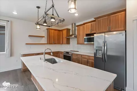 Kitchen - 17932 Yellowstone Dr, Eagle River, AK 99577 photo 2 of 6