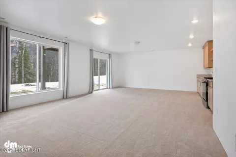 Living - 17932 Yellowstone Dr, Eagle River, AK 99577 photo 7 of 9
