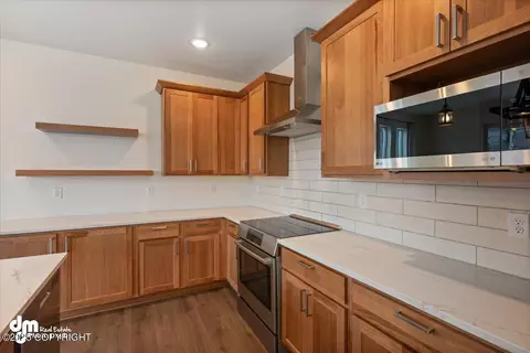 Kitchen - 17932 Yellowstone Dr, Eagle River, AK 99577 photo 4 of 6