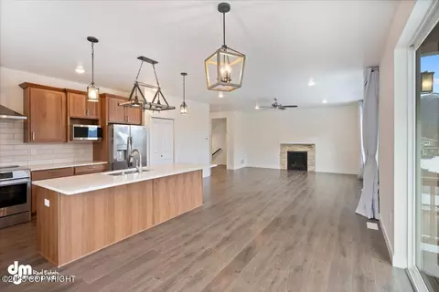 Living - 17932 Yellowstone Dr, Eagle River, AK 99577 photo 5 of 9