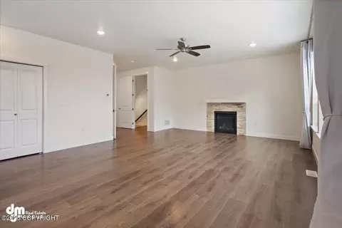 Living - 17932 Yellowstone Dr, Eagle River, AK 99577 photo 4 of 9