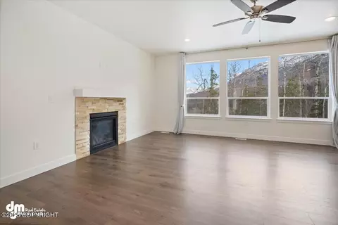Living - 17932 Yellowstone Dr, Eagle River, AK 99577 photo 3 of 9