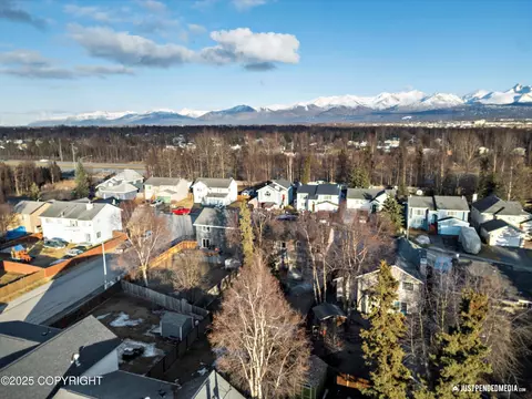 8040 Berry Patch Dr, Anchorage, AK 99502 photo 45