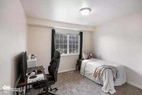 Bedroom - 20718 Mountainside Dr, Eagle River, AK 99577 photo 5 of 6
