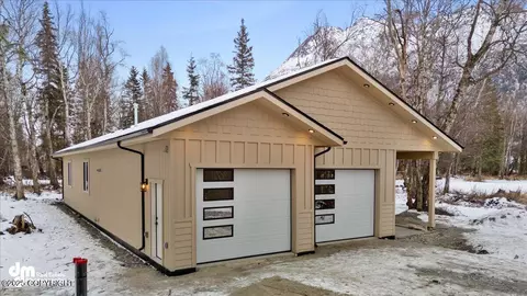 6055 River View Dr, Palmer, AK 99645