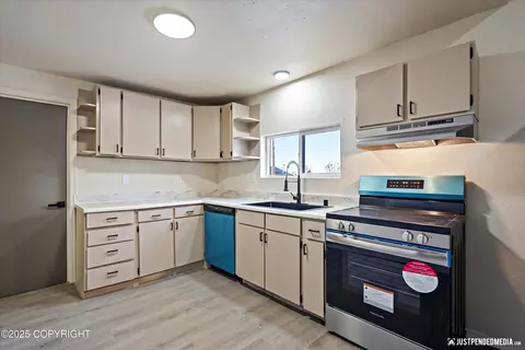 11406 Dawn St, Eagle River, AK 99577 photo 9