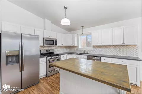 1971 S Rue De La Paix Loop, Wasilla, AK 99623