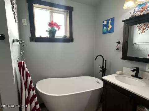Bath - 618 Case Ave, Wrangell, AK 99929 photo 2 of 5