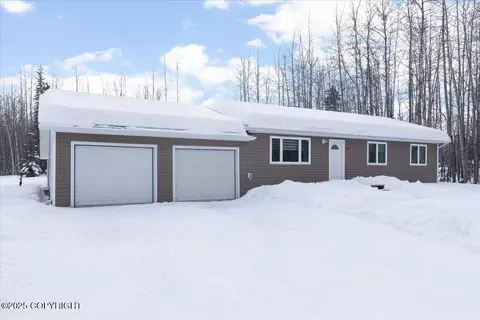 3353 Yellowstone Rd, North Pole, AK 99705
