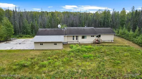 12770 W Armstrong Rd, Houston, AK 99623