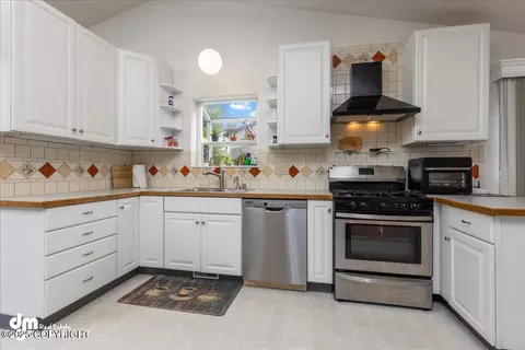 807 E 74th Ave, Anchorage, AK 99518 photo 15