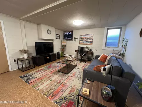 Living - 1820 E 24th Ave, Anchorage, AK 99508 photo 12 of 12