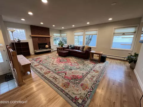 Living - 1820 E 24th Ave, Anchorage, AK 99508 photo 4 of 12
