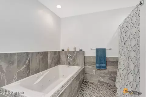 Bath - 24220 E Bannon Way, Sutton, AK 99674 photo 2 of 4