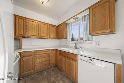 Kitchen - 7310 E 17th Ave, Anchorage, AK 99504 photo 2 of 4