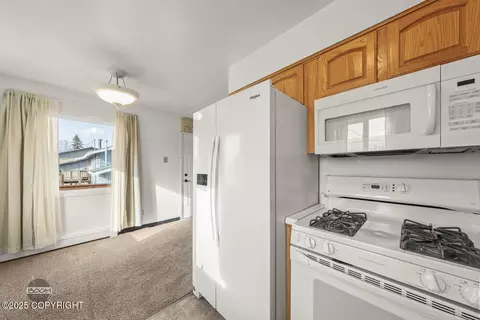 Kitchen - 7310 E 17th Ave, Anchorage, AK 99504 photo 3 of 4
