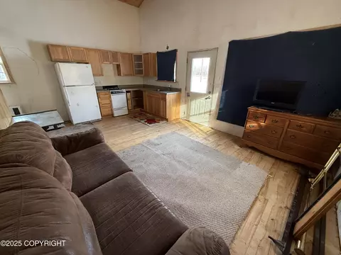 Living - 15206 E Sisson Rd, Willow, AK 99688 photo 2 of 4