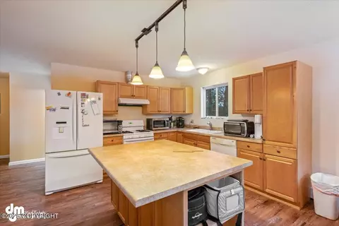 Kitchen - 20501 Laughlin St, Chugiak, AK 99567 photo 1 of 4
