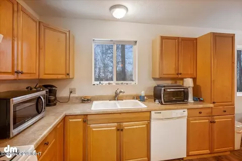 Kitchen - 20501 Laughlin St, Chugiak, AK 99567 photo 3 of 4