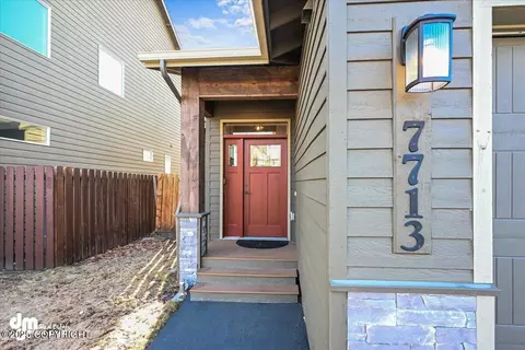 7713 Gate Creek Dr, Anchorage, AK 99502