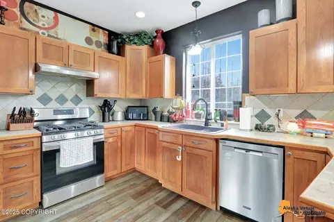 Kitchen - 21940 Judd Cir, Chugiak, AK 99567 photo 2 of 5