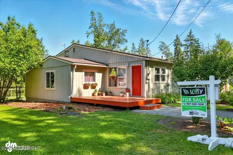 10833 E Twin Peaks Ct, Palmer, AK 99645
