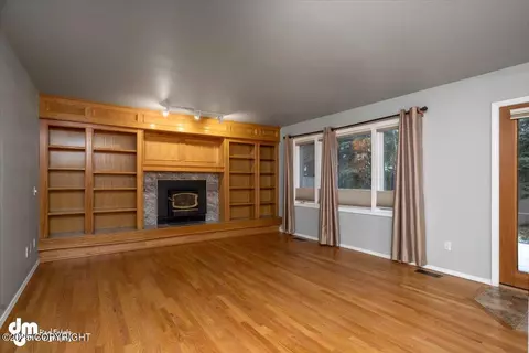Living - 19961 War Admiral Dr, Eagle River, AK 99577 photo 2 of 12