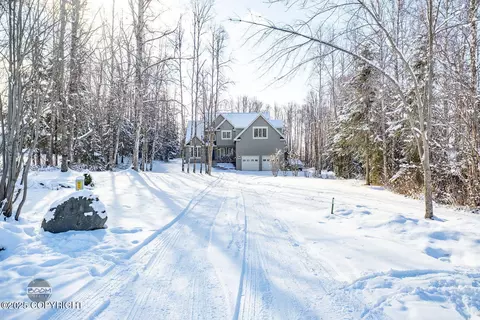 21222 Polly Cir, Chugiak, AK 99567