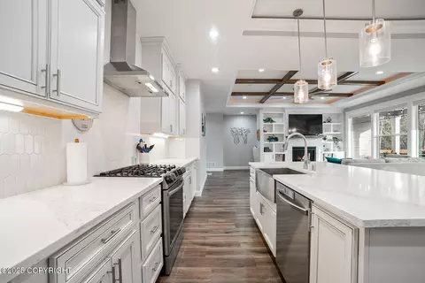 Kitchen - 9991 E Ortner Loop, Palmer, AK 99645 photo 3 of 7