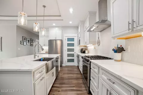 Kitchen - 9991 E Ortner Loop, Palmer, AK 99645 photo 5 of 7