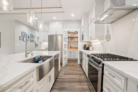 Kitchen - 9991 E Ortner Loop, Palmer, AK 99645 photo 6 of 7