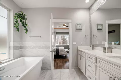 Bath - 9991 E Ortner Loop, Palmer, AK 99645 photo 5 of 7