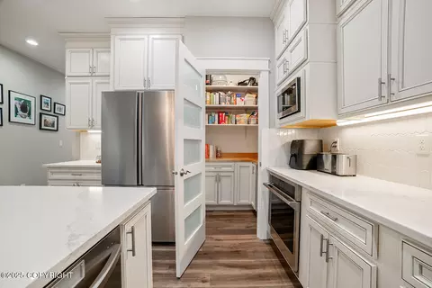Kitchen - 9991 E Ortner Loop, Palmer, AK 99645 photo 7 of 7