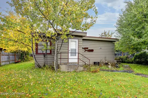 1534 Columbine St, Anchorage, AK 99508