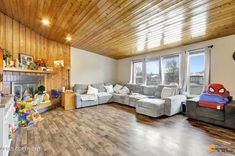 2521 Curlew Cir, Anchorage, AK 99502