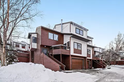 6722 Lunar Dr, Anchorage, AK 99504