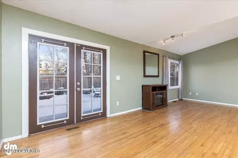 Living - 5501 E 34th Ave, Anchorage, AK 99504 photo 5 of 5