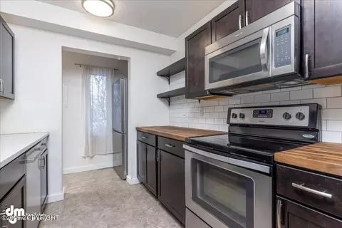 Kitchen - 5501 E 34th Ave, Anchorage, AK 99504 photo 2 of 2