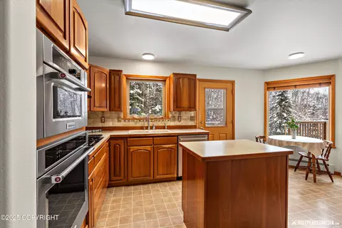 Kitchen - 21427 River Park Dr, Eagle River, AK 99577 photo 4 of 4