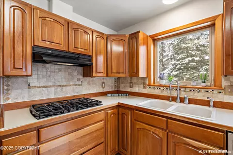 Kitchen - 21427 River Park Dr, Eagle River, AK 99577 photo 3 of 4