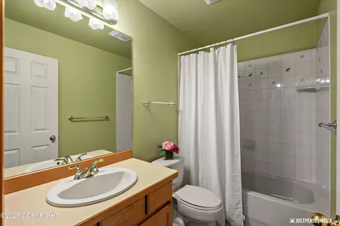 Bath - 21427 River Park Dr, Eagle River, AK 99577 photo 3 of 6