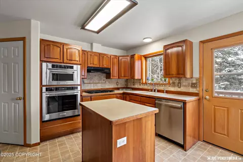 Kitchen - 21427 River Park Dr, Eagle River, AK 99577 photo 2 of 4