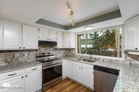 Kitchen - 9645 Etolin Cir, Eagle River, AK 99577 photo 2 of 3