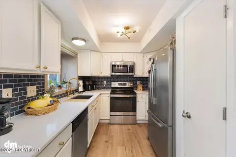Kitchen - 18317 N Parkview Terrace Loop, Eagle River, AK 99577 photo 2 of 3