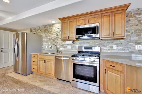 Kitchen - 17023 Yellowstone Dr, Eagle River, AK 99577 photo 9 of 9